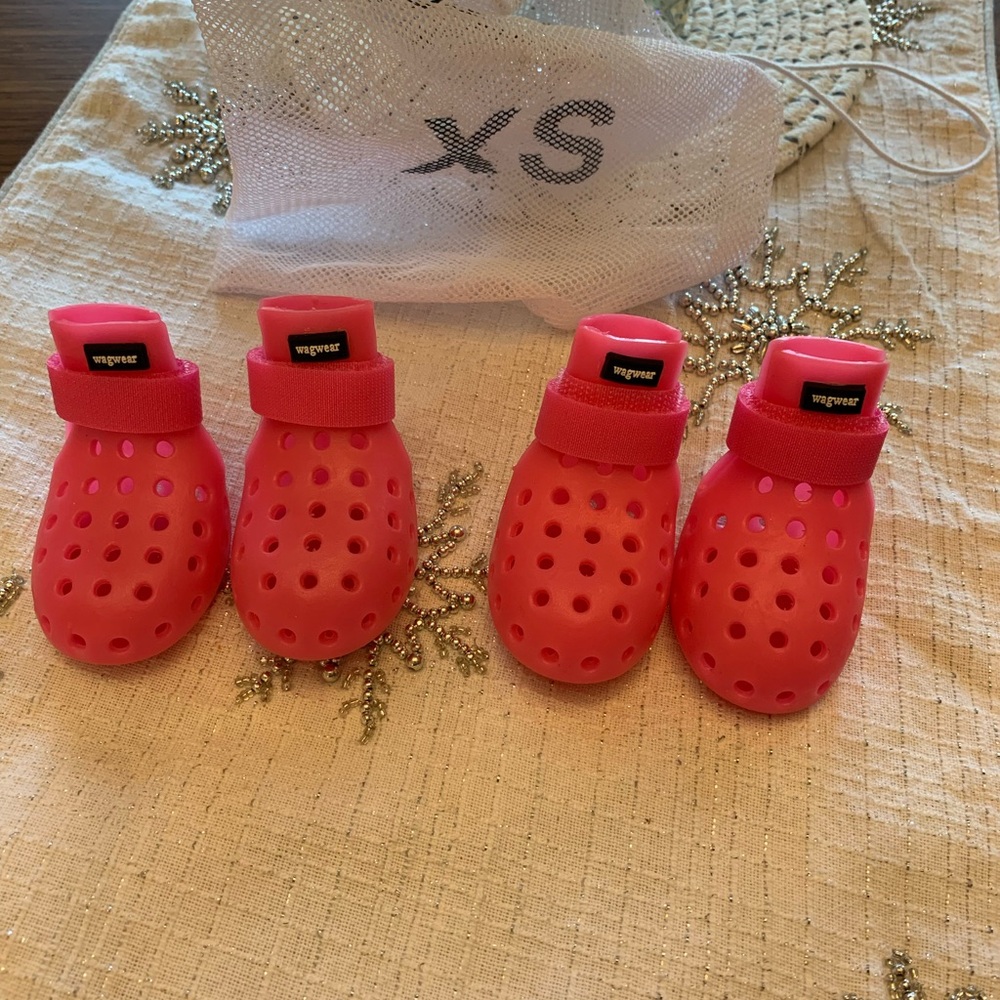 Wag wear Wagwellies pink dog shoes XS